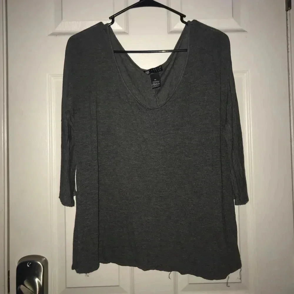 🧾 Gray Flowy Top